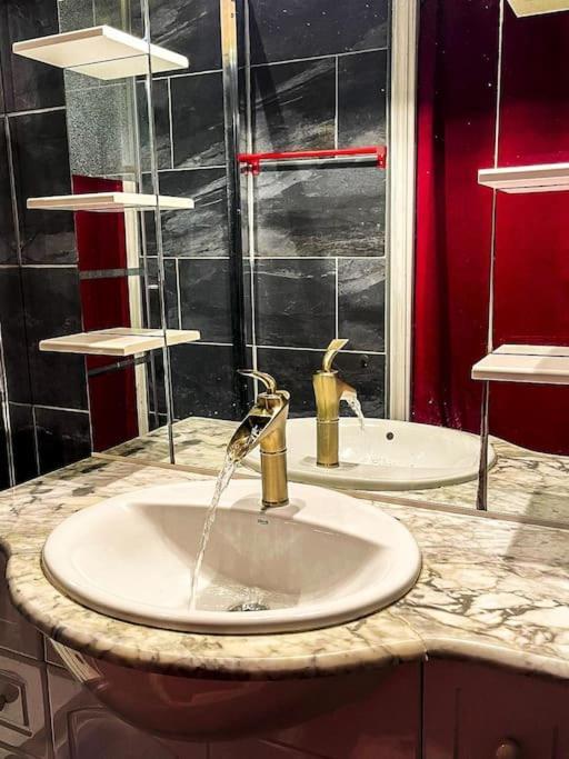 Le Moliere - Enigme Et Sauna Apartment Pezenas Ngoại thất bức ảnh
