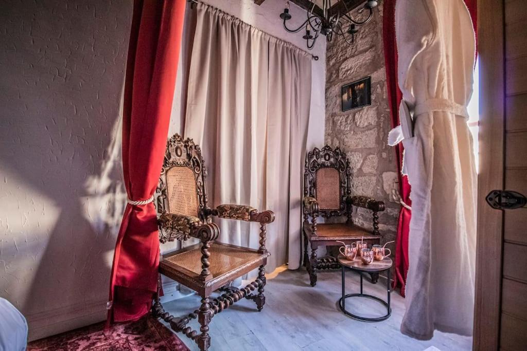 Le Moliere - Enigme Et Sauna Apartment Pezenas Ngoại thất bức ảnh